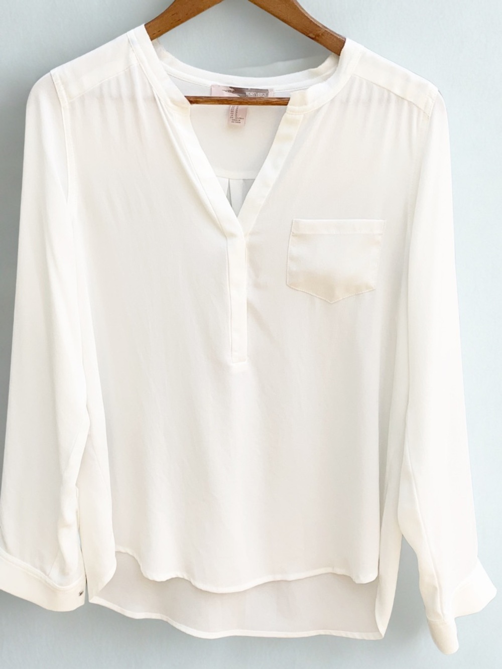 Forever 21 Women's Ivory Long Sleeve Blouse NWOT Size M Split Neck Career Top